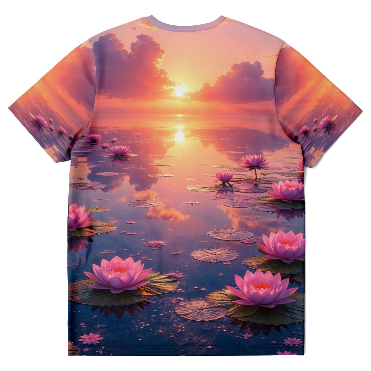 Dreamer T-Shirt mit farbenfrohem Abenddämmerung-Motiv, Lotusblüten auf Wasser und Sonnenuntergang im Stil von Kunst-Prints