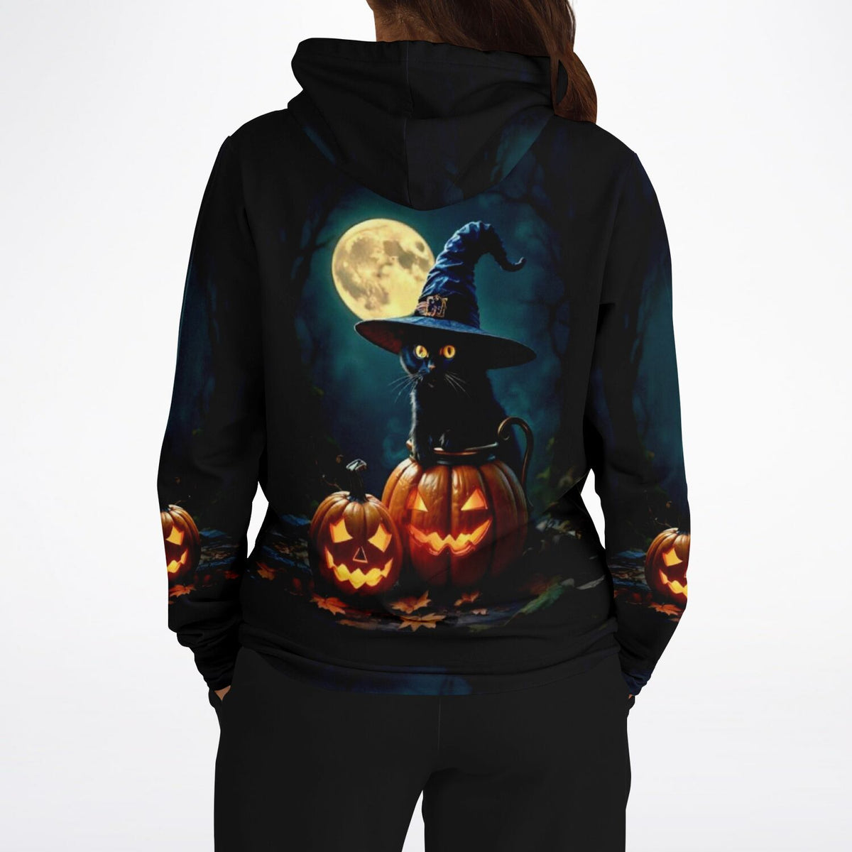 Schwarzer Hoodie mit Wizard Cat Motiv, sitzend auf Halloween-Kürbissen unter Vollmond, passend für Diamond Painting Fans.