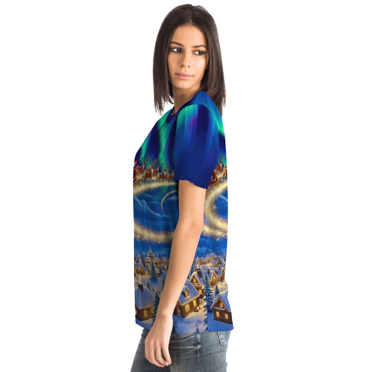 Weihnachts T-Shirt mit Rentierschlitten Motiv vor Nordlichtern, ideal für Fans von Malen nach Zahlen und Kunstdesigns.