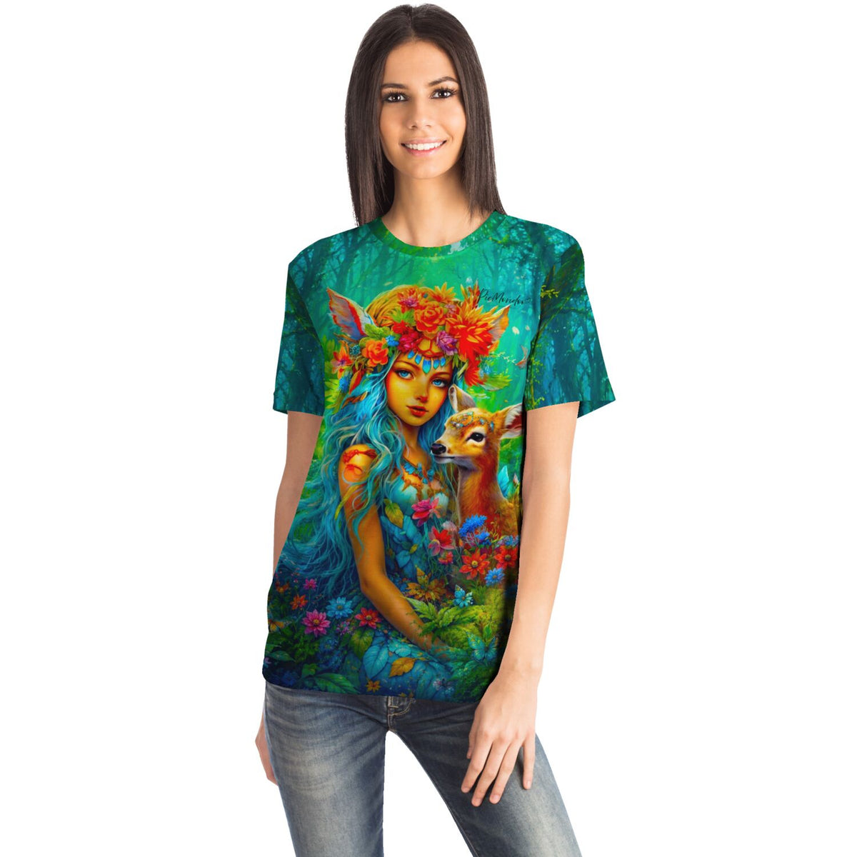 Frau trägt ein T-Shirt mit Waldmädchen Motiv, inspiriert durch unsere beliebten Diamond Painting und Malen nach Zahlen Sets.