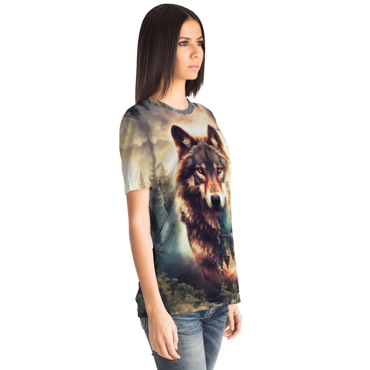 Frau trägt ein T-Shirt mit mystischem Wolf-Motiv im Wald-Design, ideal für Fans von Malen nach Zahlen und Diamond Painting
