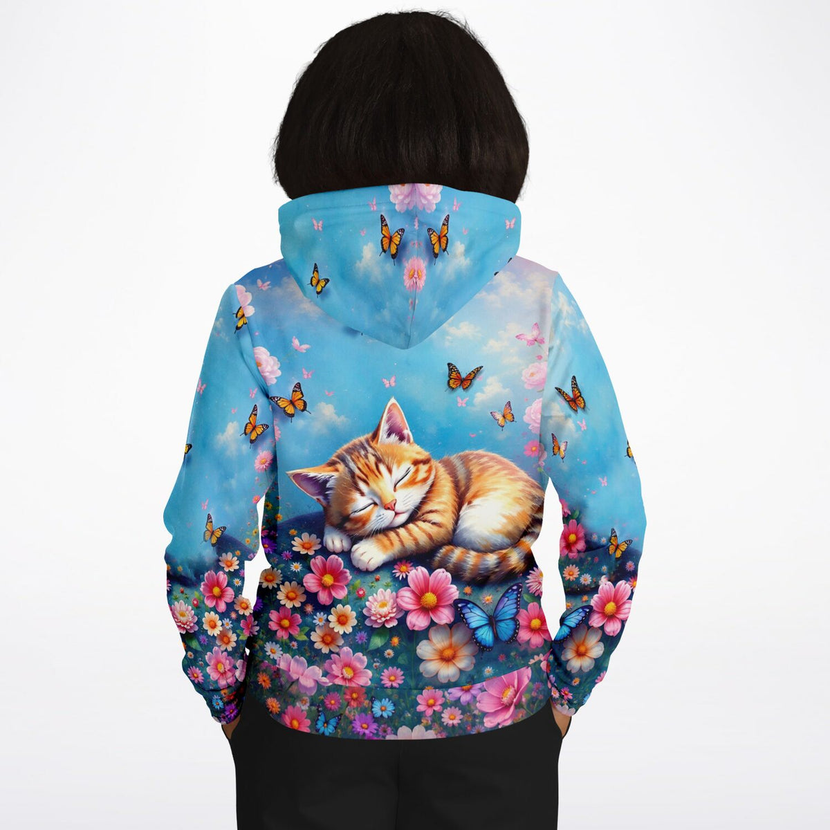 Dreamer Hoodie mit Motiv einer schlafenden Katze inmitten von bunten Blumen und Schmetterlingen im All-Over-Print Design