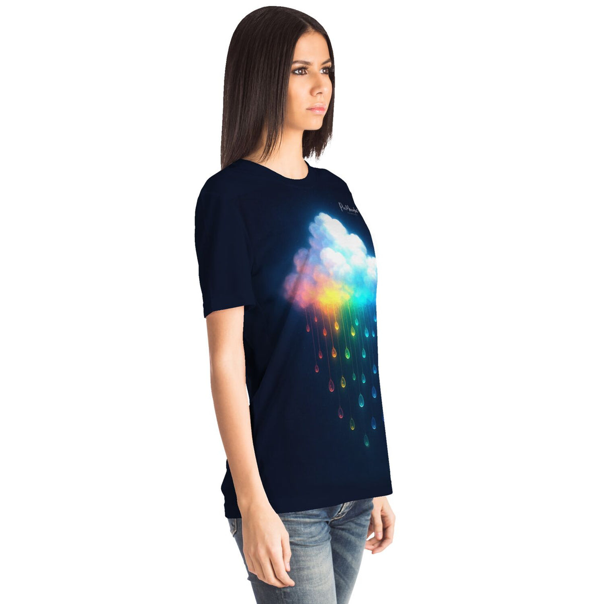 Dunkelblaues T-Shirt mit leuchtendem Regenbogenwolken-Design, inspiriert durch farbenfrohe Diamond Painting Motive.