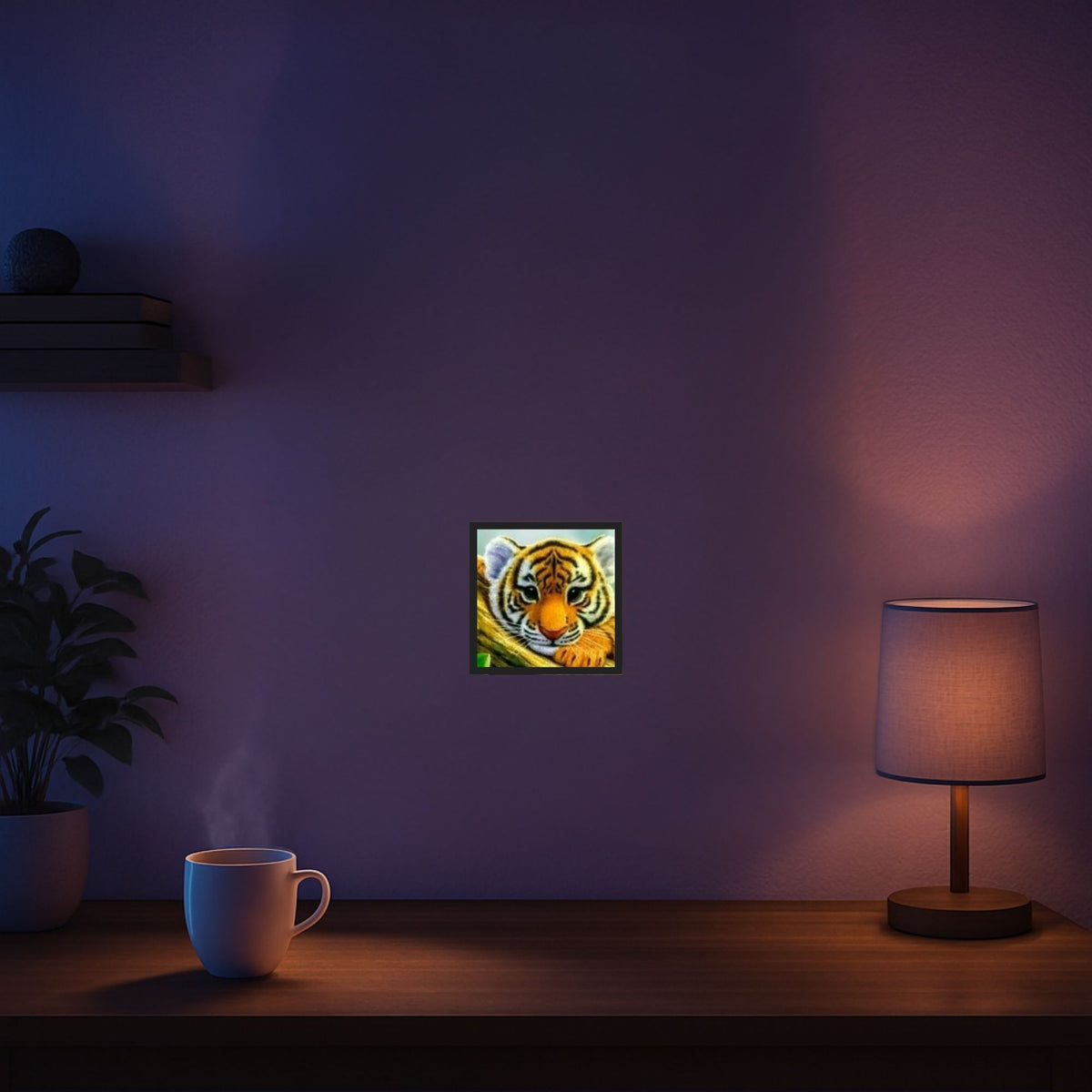 Diamond Painting Set mit süßem Babytiger Motiv als fertiges Wandbild in einem gemütlichen Raum