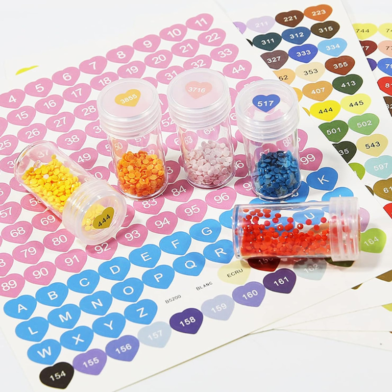 Bunte herzförmige DMC Sticker zur Organisation von Diamond Painting Steinchen in Aufbewahrungs-Döschen
