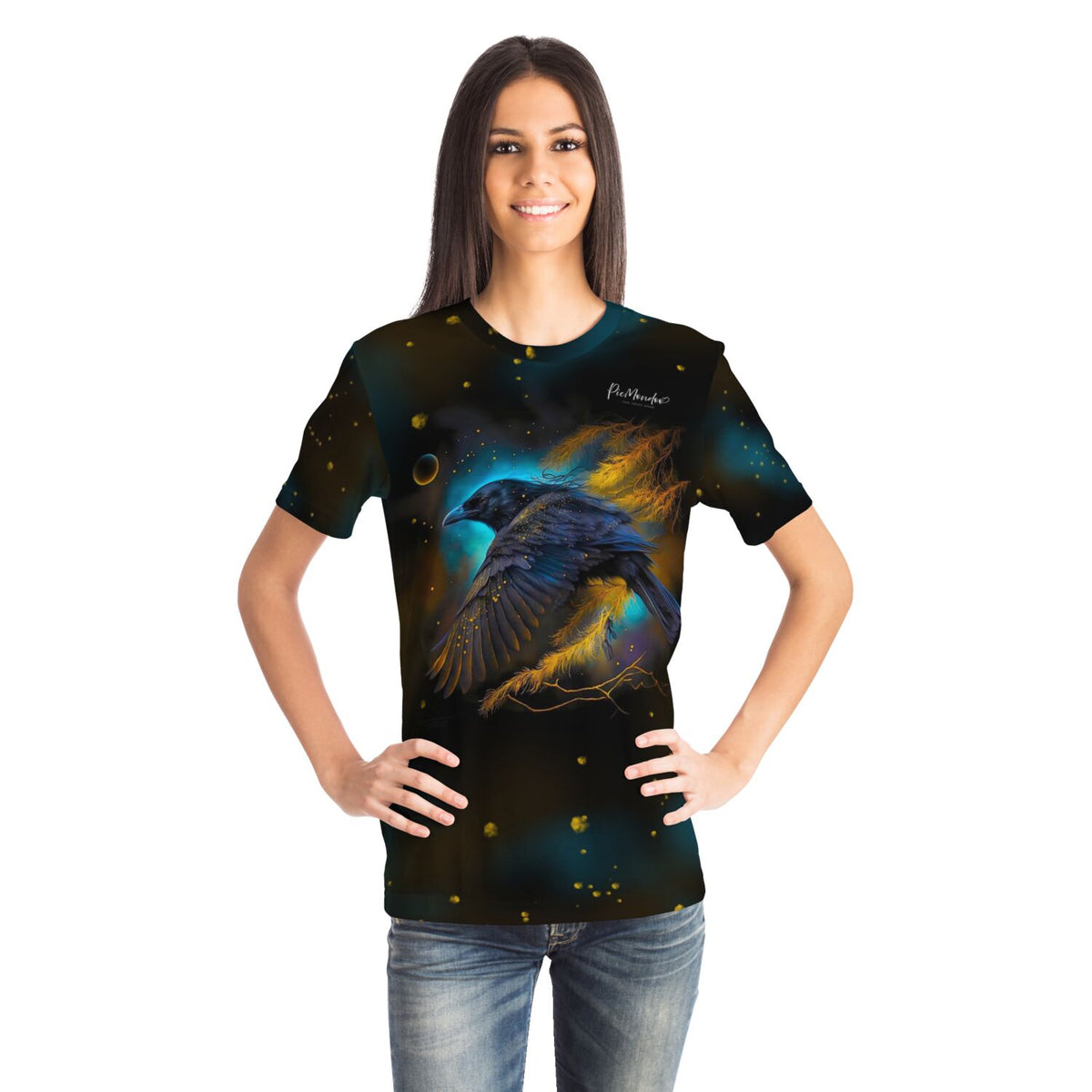 Frau trägt ein Dreamer T-Shirt mit mystischem Hexenrabe-Motiv, inspiriert von Diamond Painting und Malen nach Zahlen Kunst.