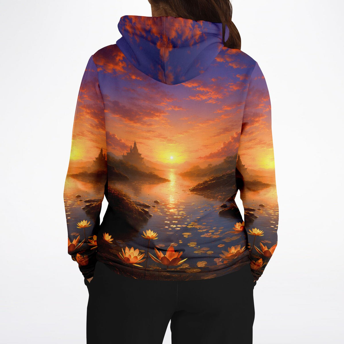 Dreamer Hoodie mit stimmungsvollem Sonnenuntergang am See, inspiriert von Motiven unserer Diamond Painting Sets.