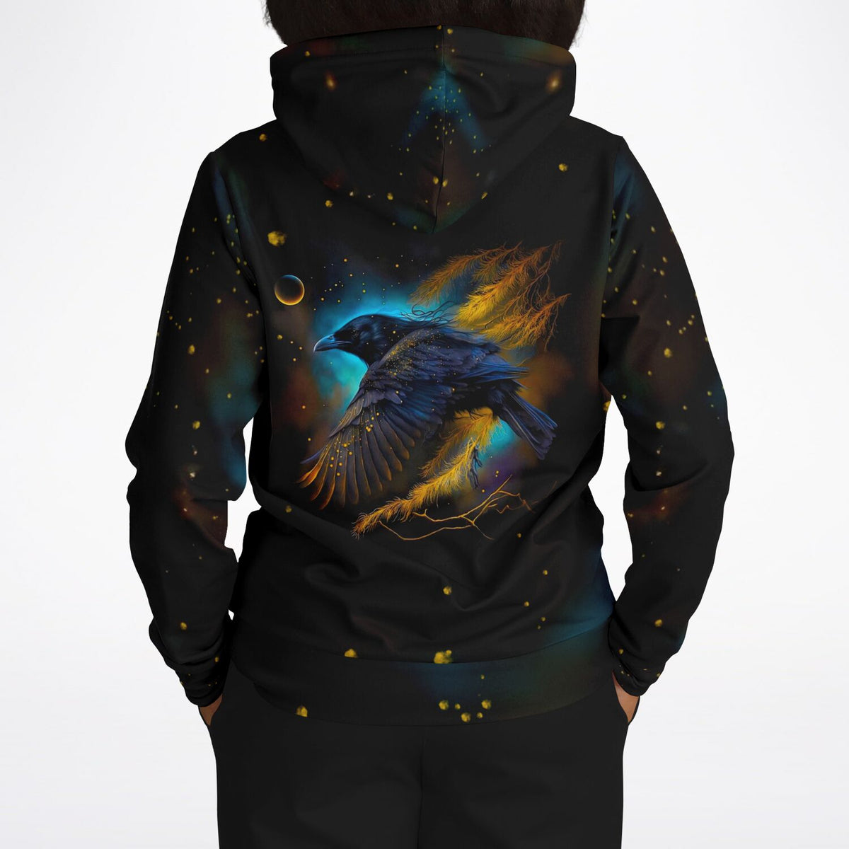 Schwarzer Dreamer Hoodie mit mystischem Hexenrabe-Motiv, Weltraum-Design und goldenen Federelementen