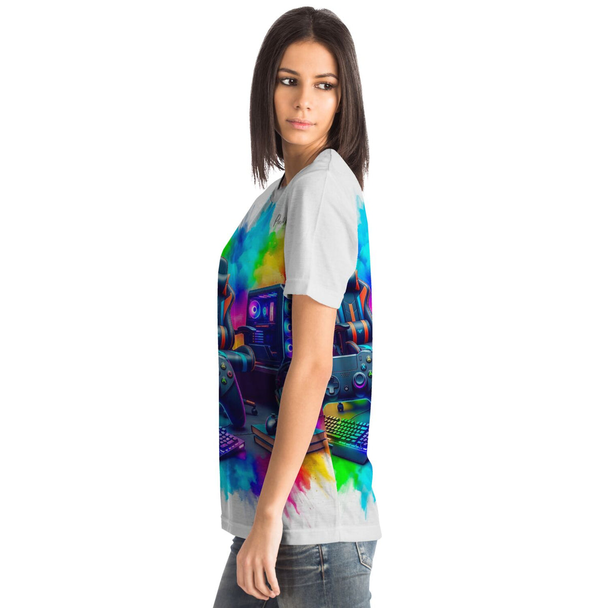 Frau trägt Gaming Zone T-Shirt mit buntem PC-Setup-Motiv, inspiriert vom kreativen Stil wie bei Malen nach Zahlen