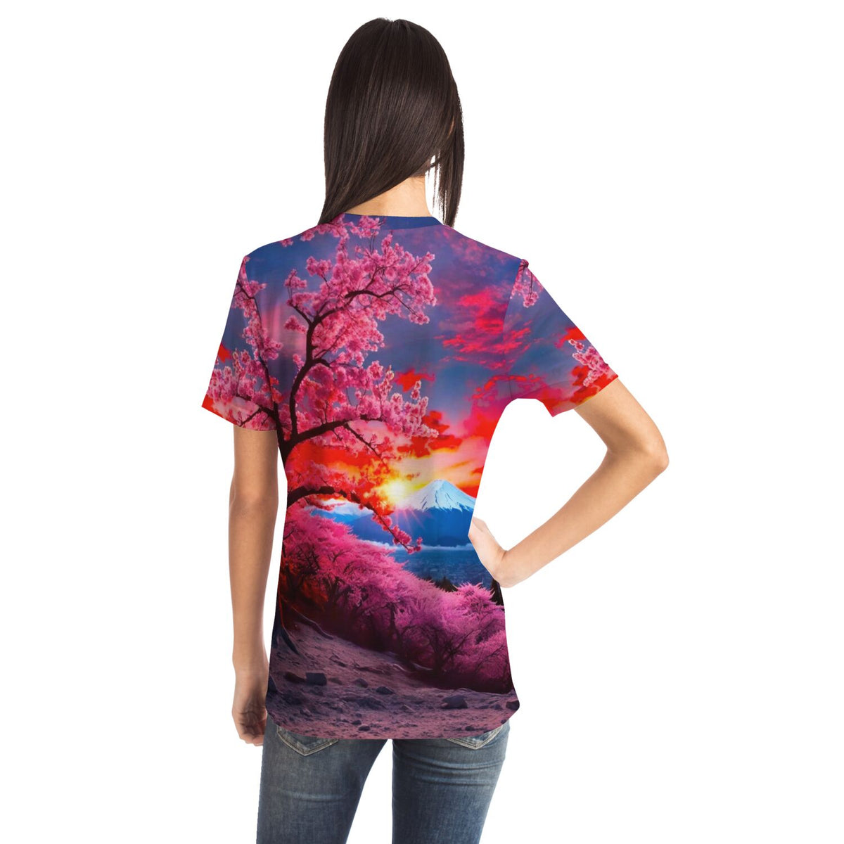 T-Shirt mit Kirschblüten-Berg Motiv im Stil von Malen nach Zahlen Designs, mit leuchtendem Sonnenuntergang und Gipfel.