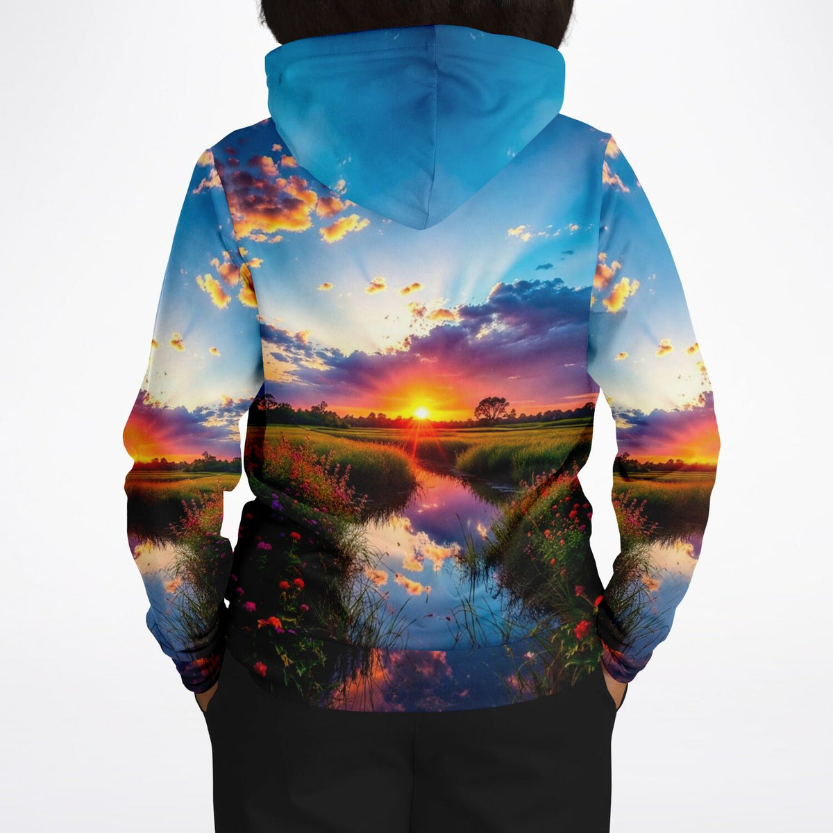 Dreamer Hoodie Morgenrot mit vollflächigem Digitaldruck einer malerischen Flusslandschaft bei Sonnenuntergang