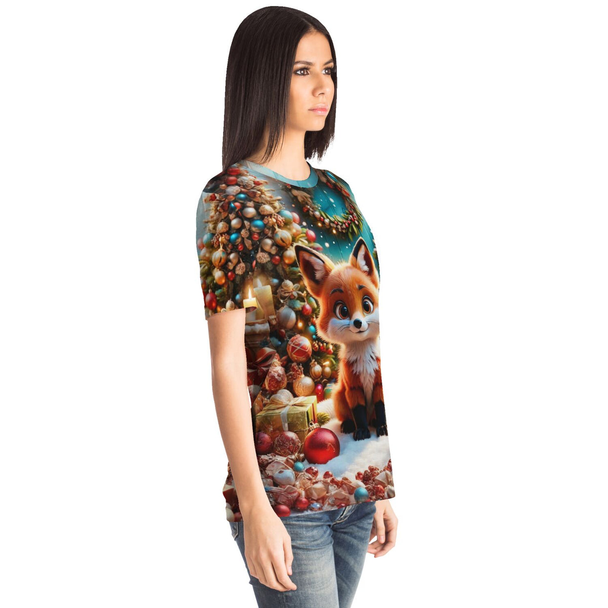 Frau trägt ein T-Shirt mit weihnachtlichem Fuchs-Motiv, das stilistisch an ein Diamond Painting erinnert