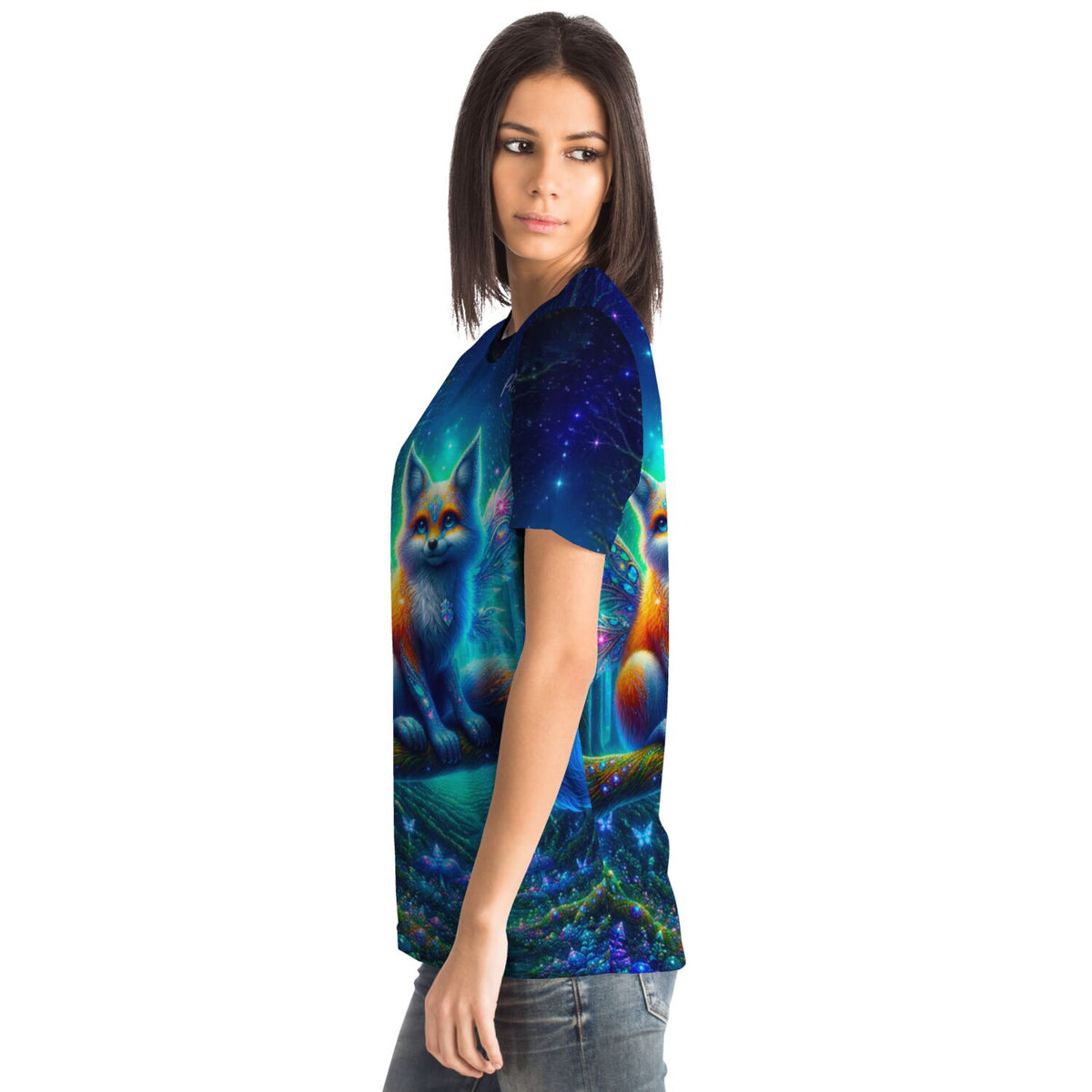 Frau trägt Dreamer T-Shirt mit Fairy Fox of Magic Motiv im Fantasy-Stil, passend zu Diamond Painting und Malen nach Zahlen