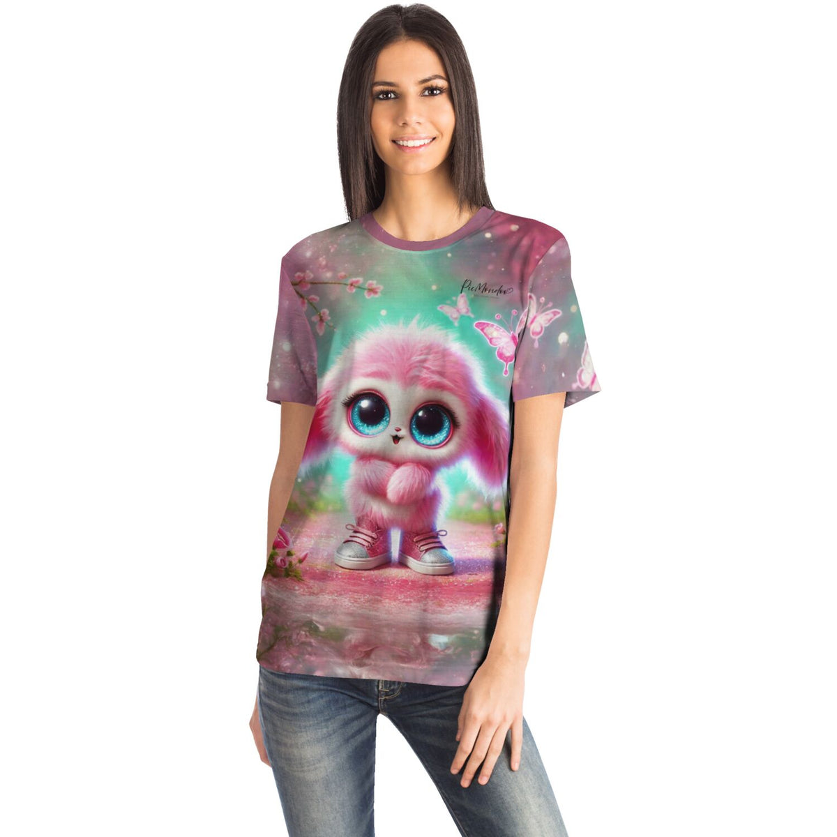 Frau trägt ein rosa Dreamer T-Shirt mit süßem Fluffel Knuffel Motiv, passend zu Diamond Painting und Malen nach Zahlen
