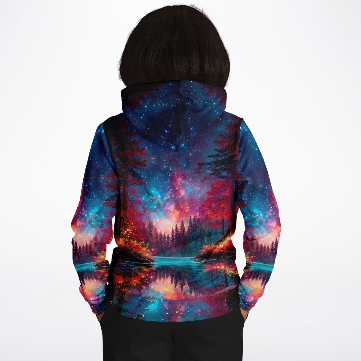 Dreamer Hoodie mit farbenfrohem Galaxie-Motiv, Waldlandschaft und See, ähnlich einem Diamond Painting Kunstwerk