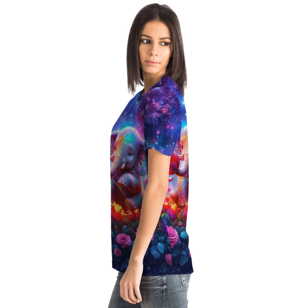 Frau trägt T-Shirt mit farbenfrohem Elefantenbaby Motiv im Stil von Diamond Painting und Malen nach Zahlen Designs