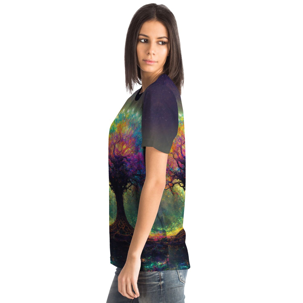 Frau trägt Dreamer T-Shirt mit buntem Blitz-Baum Motiv im Stil für Diamond Painting und Malen nach Zahlen Fans