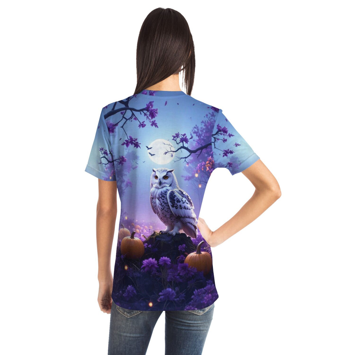 T-Shirt mit Eulen-Motiv im Stil von Diamond Painting: Nachtwächter mit Eule, Vollmond, Kürbissen und lila Waldlandschaft