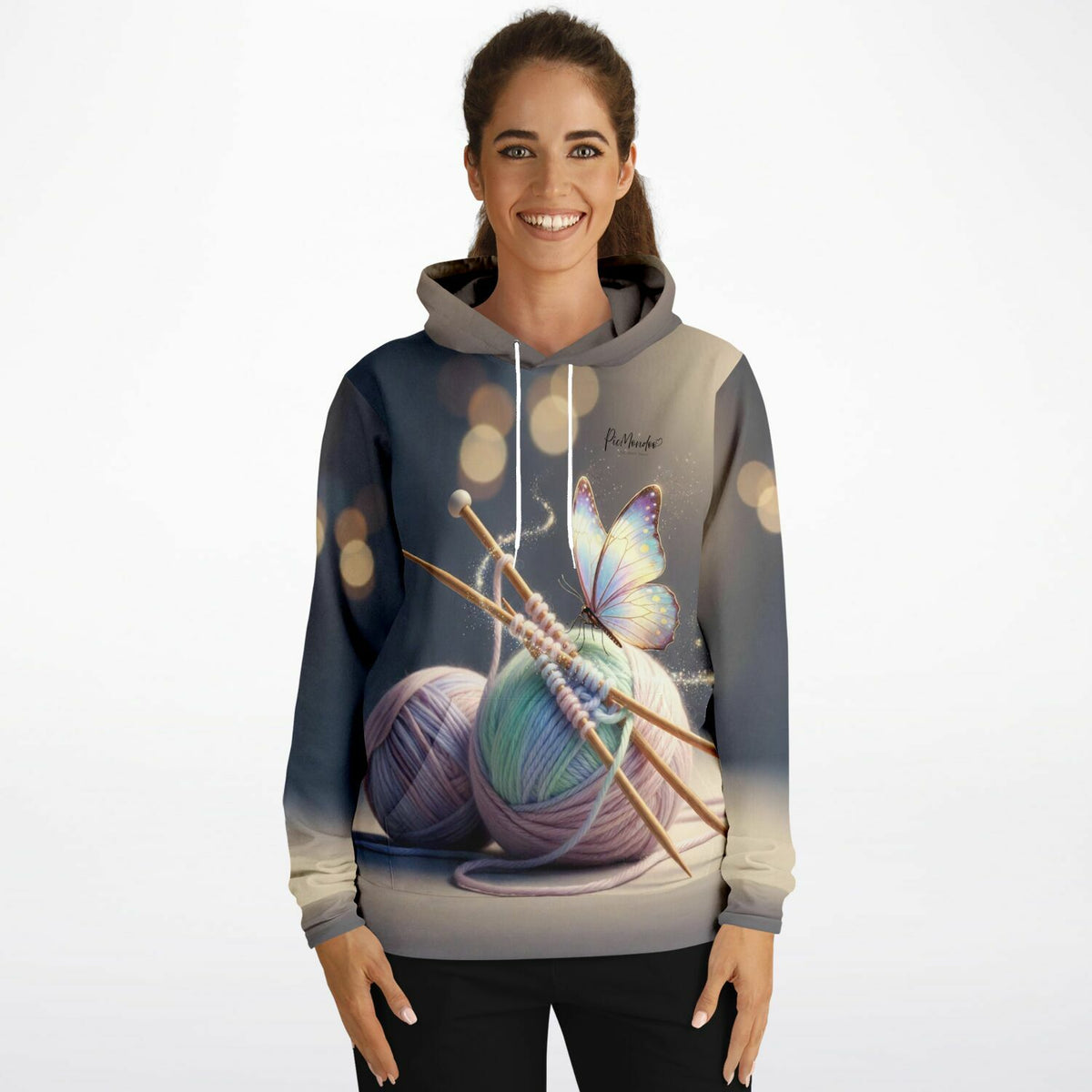 Frau trägt Hoodie mit Wollknäuel, Stricknadeln und Schmetterling. Stilvolles Design für Malen nach Zahlen Fans.