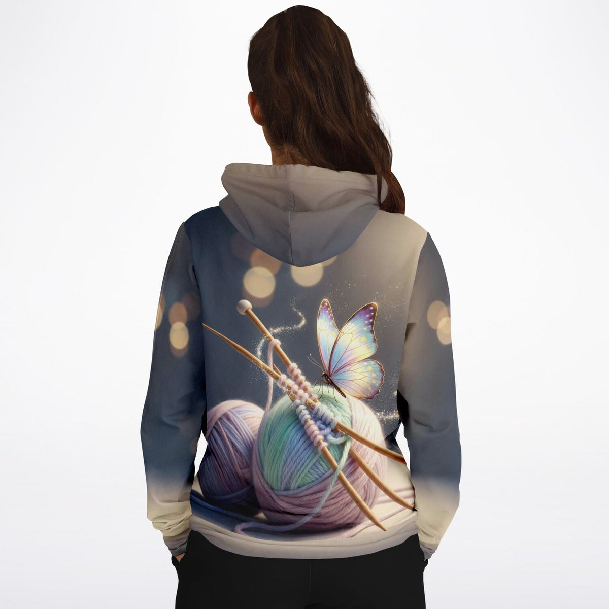 Dreamer Hoodie mit Strick-Motiv, Wollknäueln und Schmetterling – perfekt für Fans von Malen nach Zahlen und DIY-Hobbys.