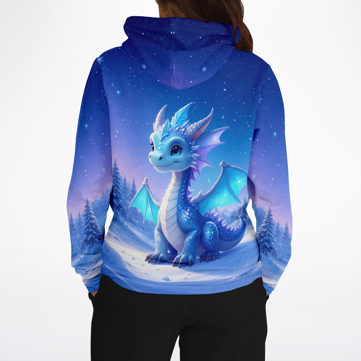 Dreamer Hoodie mit blauem Drache Motiv im Winterwald, ähnlich faszinierend wie Diamond Painting oder Malen nach Zahlen