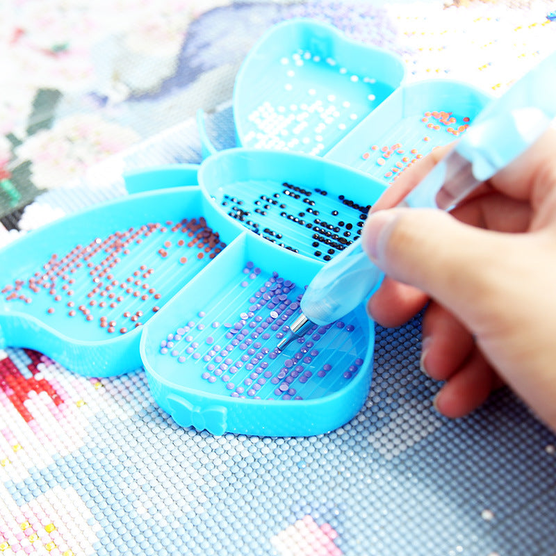 Diamond Painting Zubehör Set mit schmetterlingsförmigen Sortierschiffchen und Stift zum Aufnehmen bunter Glitzersteine
