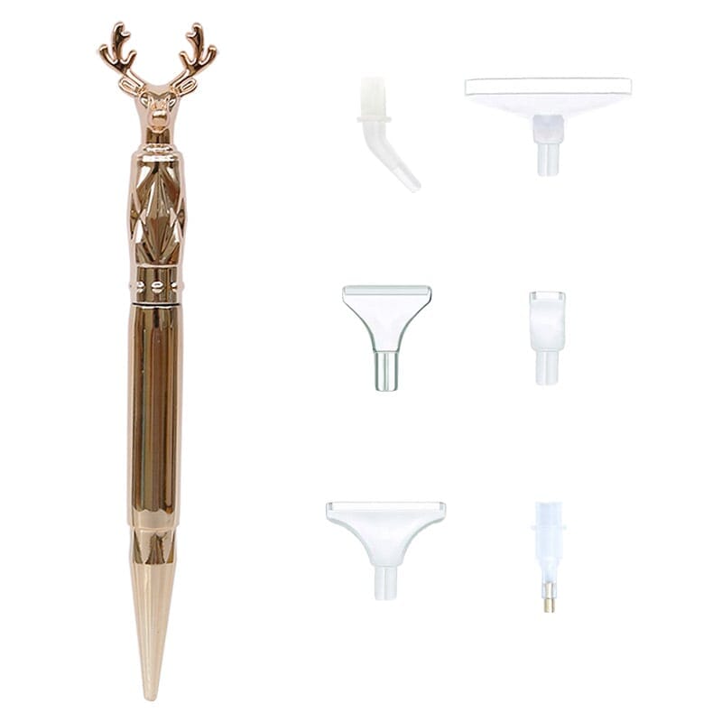 Ergonomischer Diamond Painting Stift im Metallic-Gold Design mit Hirsch-Motiv und vielseitigen Aufsätzen für DIY-Projekte.